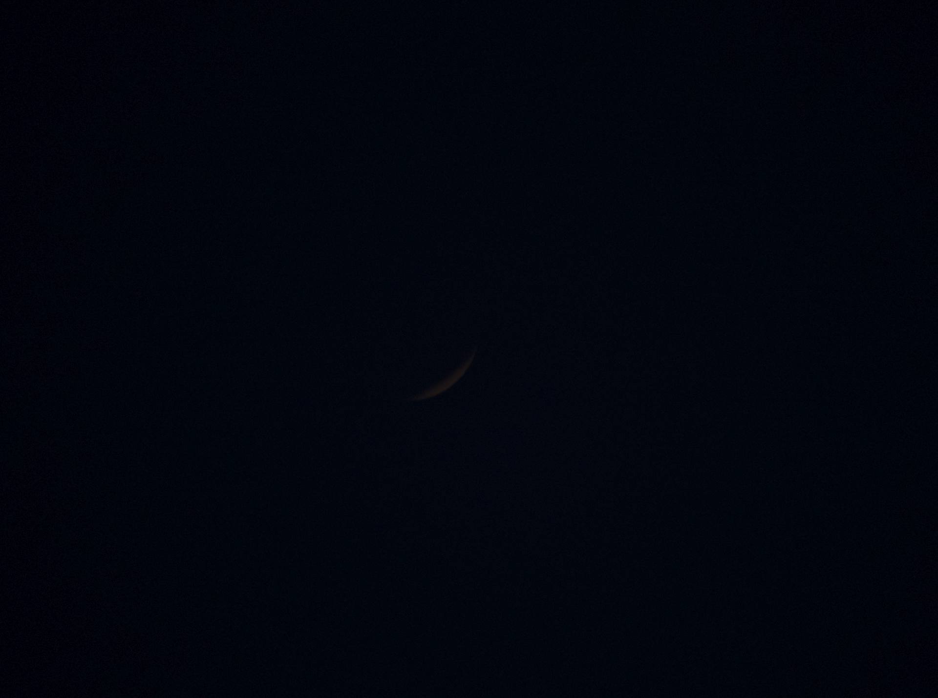 L''eclissi di luna a Ostia